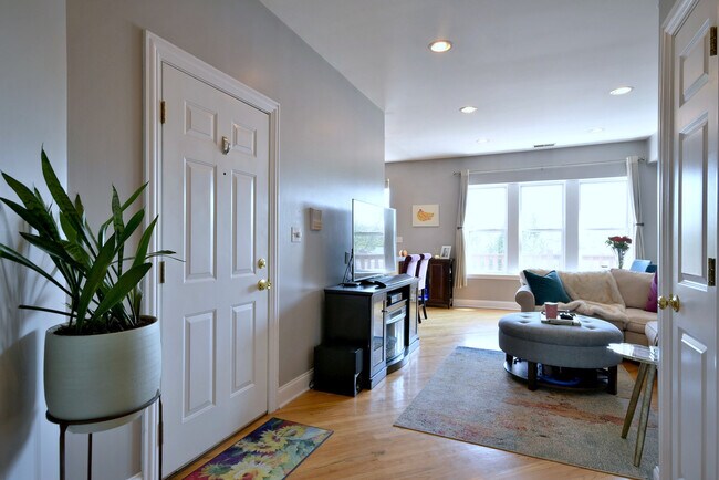 Foto del edificio - 3249 W Cullom Ave