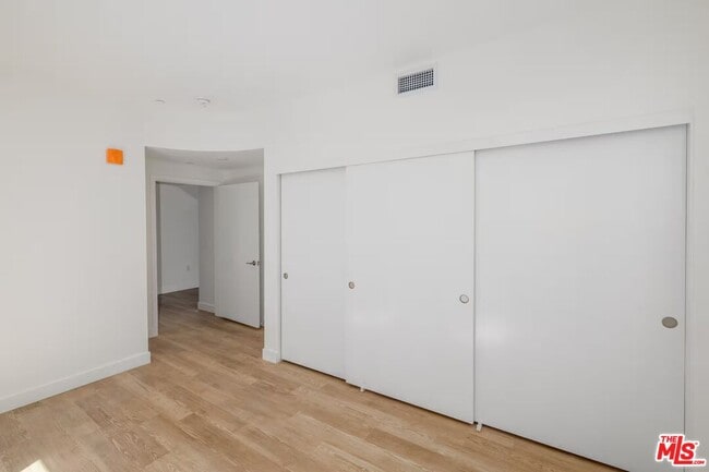 Building Photo - 23036 Ventura Blvd