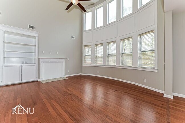 Building Photo - 2336 McIntosh Dr