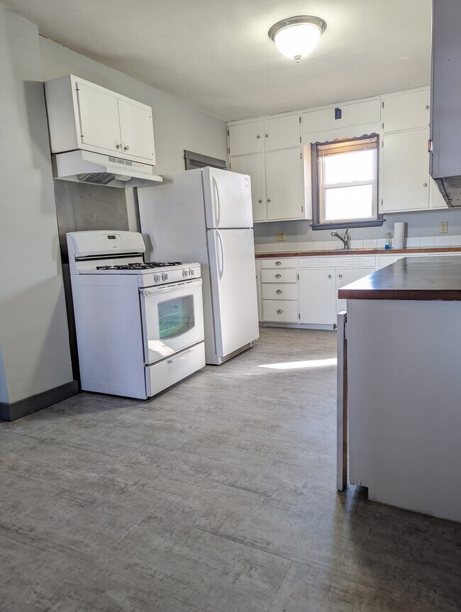 Kitchen 2 - 1015 E Gorham St