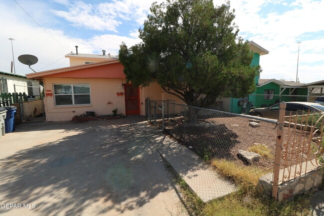 Building Photo - 536 Bataan Cir