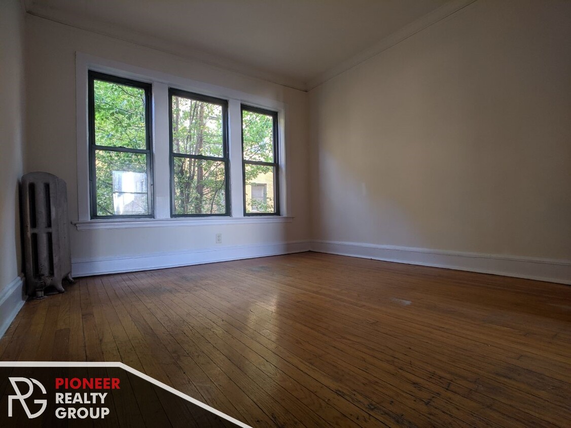 Primary Photo - 2330 N Spaulding Ave