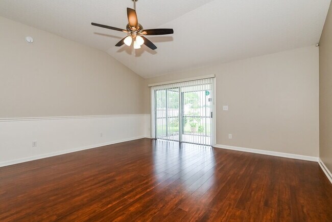 Foto del edificio - 9117 Prosperity Lake Dr