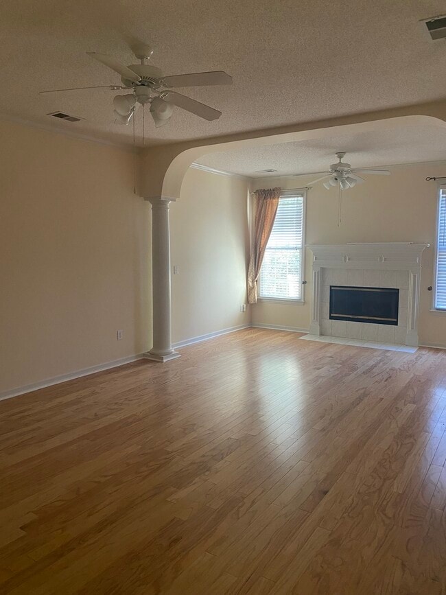 Building Photo - 104 Alexandria Blvd