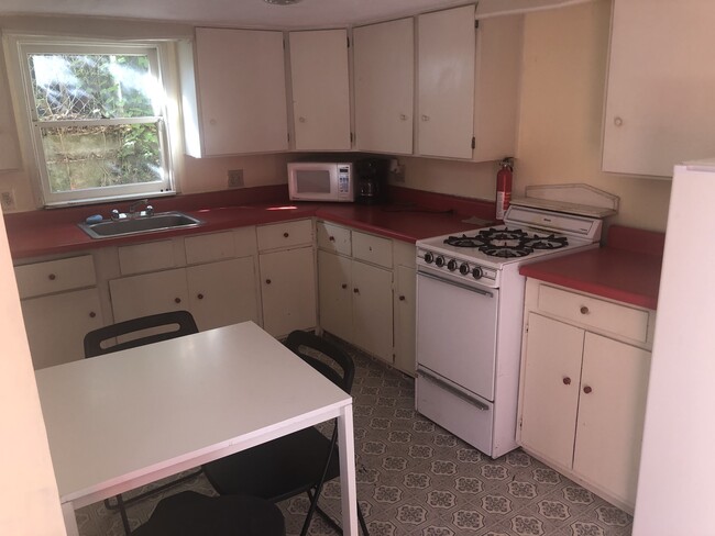 Kitchen - 6027 Ross St