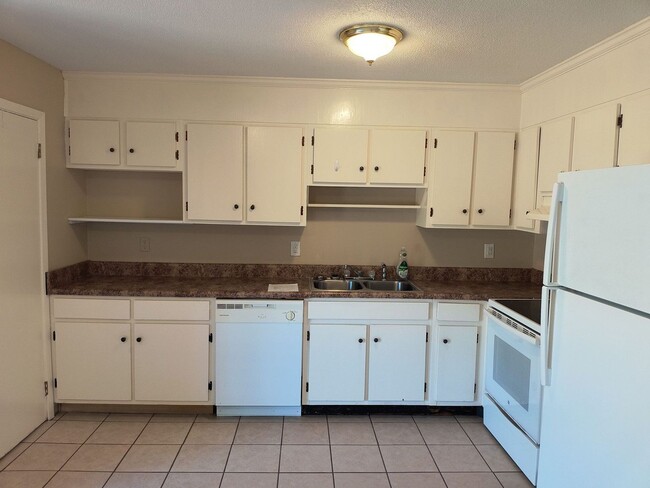 Photo - 3919 Kingsbridge Rd Apartment