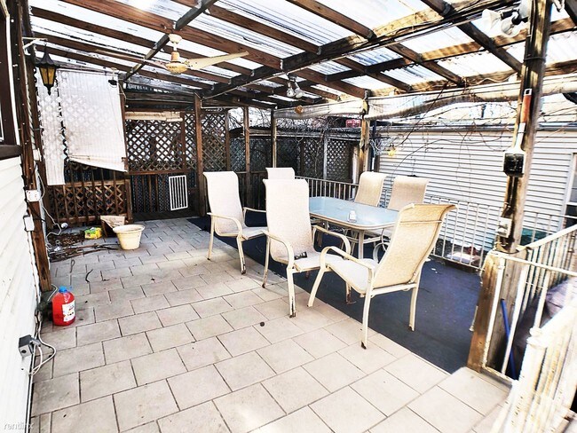 Foto del edificio - 3 br, 2 bath House - 8788 15th Ave