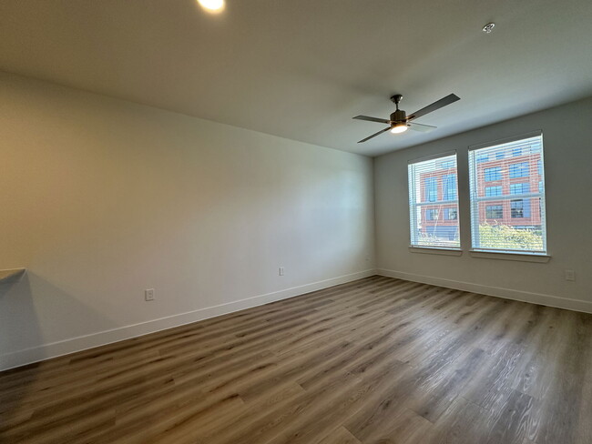Building Photo - 341 E Virginia St