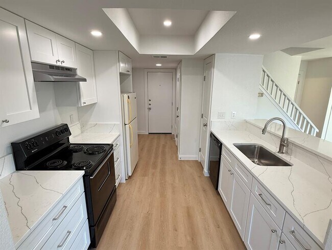 Building Photo - 13339 Water Oak Ln