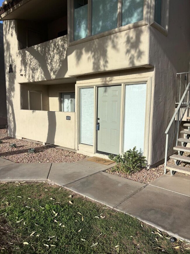Foto del edificio - 1820 E Morten Ave