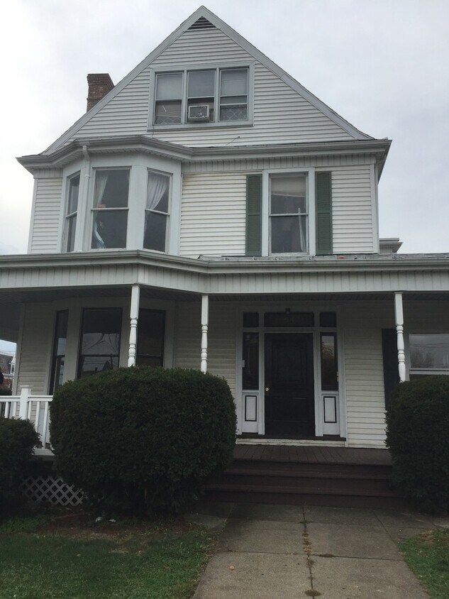Primary Photo - Video in Photos! West End of Town! Close t...