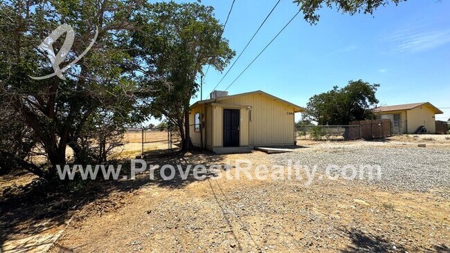 Foto del edificio - 13193 Begonia Rd