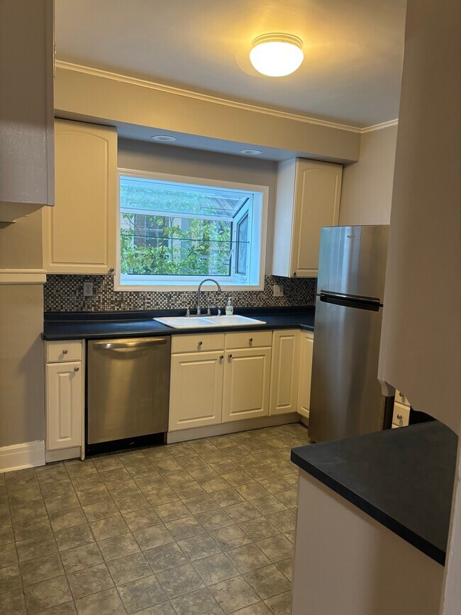 Foto del edificio - 783 Potomac Ave