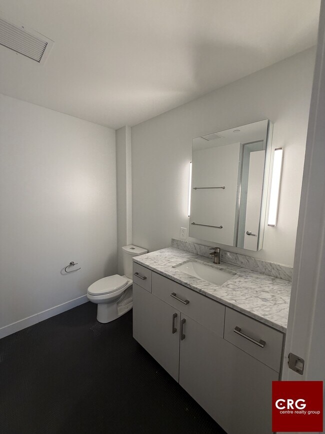 Foto del edificio - 55-56 Brighton Ave. Unit U415
