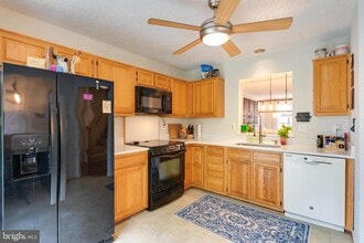 Building Photo - 2303 Massanutten Dr