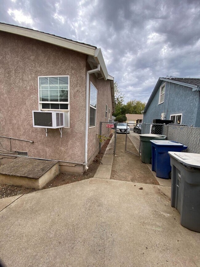 Foto del edificio - Merced Charm!