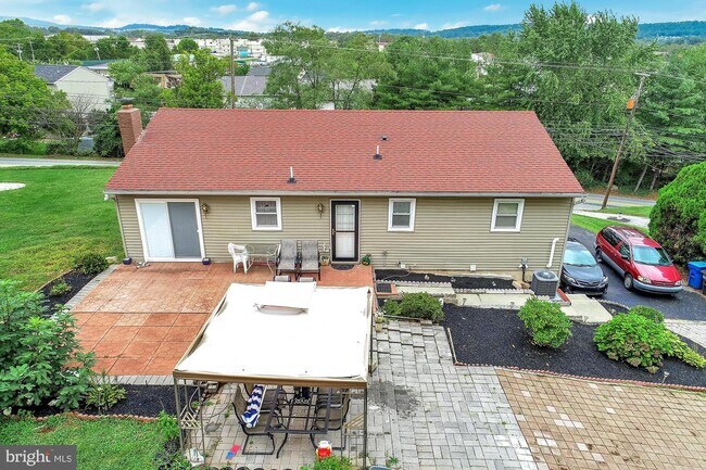 Building Photo - 1460 Yocumtown Rd