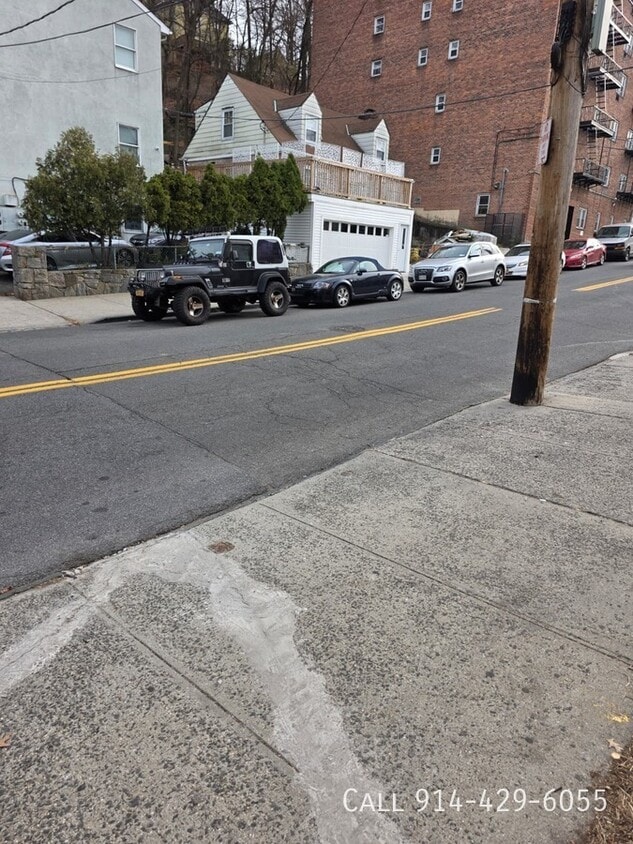 Foto del edificio - 609 Van Cortlandt Park Ave