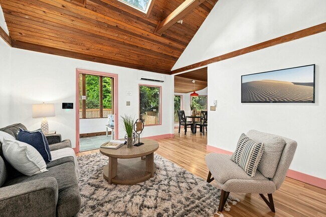 Building Photo - 3Bd/1.75Ba Seattle Home