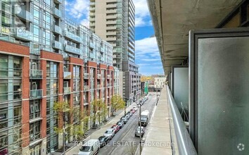 Building Photo - 36-5136 Lisgar St