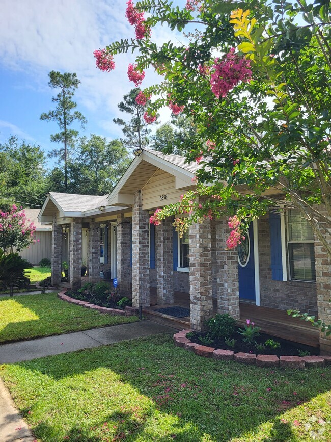 Building Photo - 6858 Sagebrush Ln