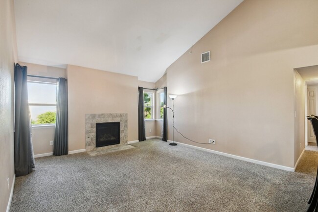 Building Photo - 2 Bedroom Condo in Denver