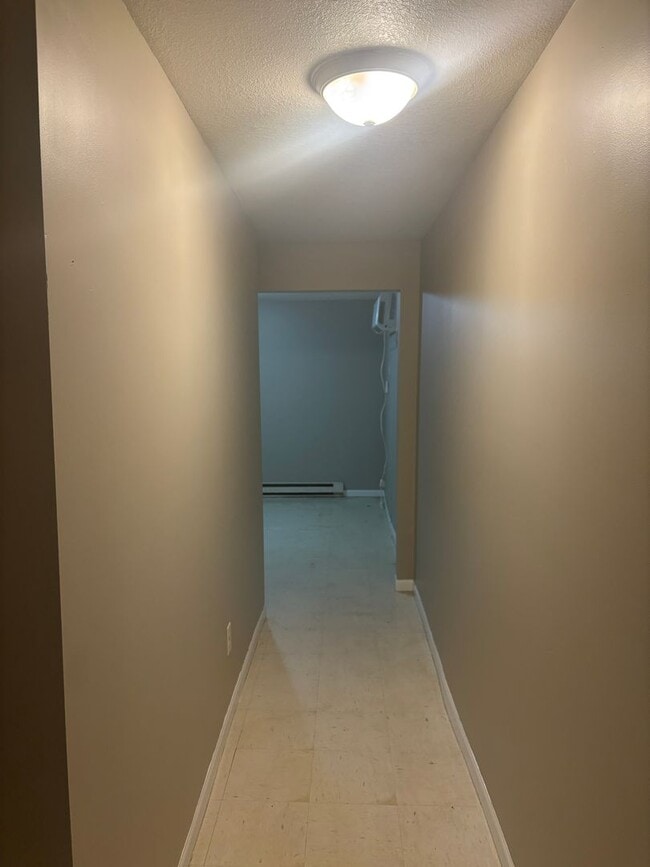 Building Photo - 1071 Kathryn