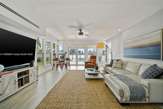 Foto del edificio - 7544 W Treasure Dr
