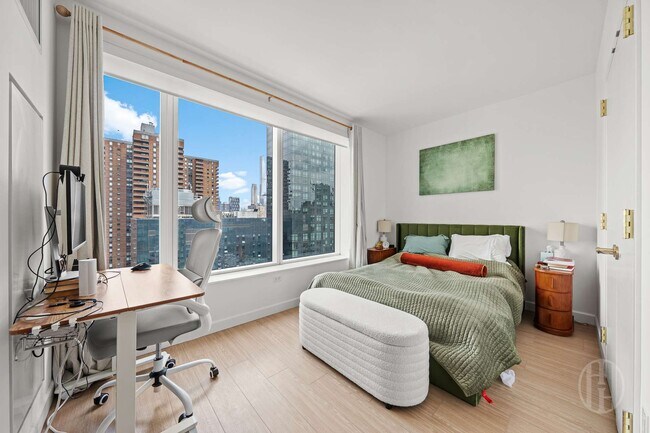 Foto del edificio - 550 10th Ave