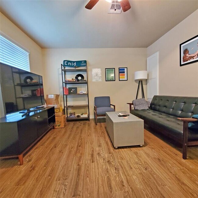 Foto del edificio - 1110 W Patton St