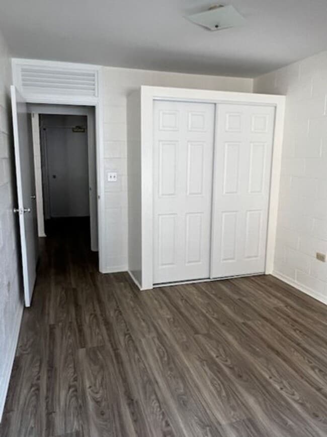 Building Photo - NEWLY RENOVATED! THE TOWN HOUSE CONDO!