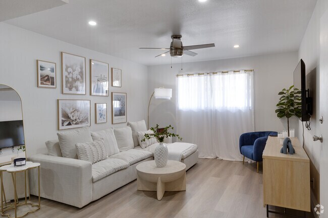 Interior Photo - Central on Broadway