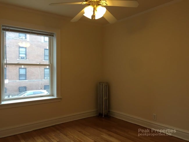 Building Photo - 2439 N Racine Ave