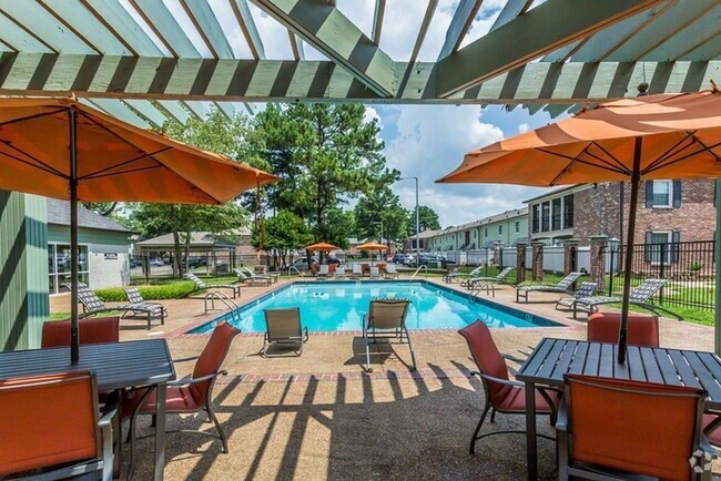 Swimming Pool with Sundeck - Roxbury