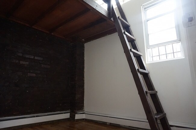 Building Photo - 172 S 2nd St