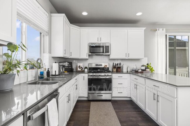 Foto del edificio - 318 N Old Farm Ln
