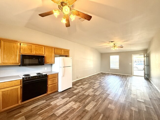 Building Photo - 2305 Cimmaron Dr
