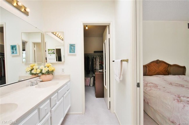 Building Photo - 2 br, 3 bath  - 1080 Walnut Grove Ave Apt B