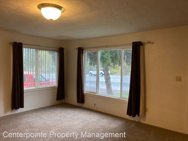 Building Photo - 3 br, 1 bath House - 7731 North Umpqua Hig...