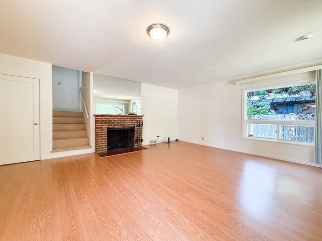 Building Photo - 15701 Stone Ave N