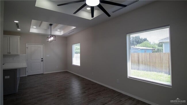 Building Photo - 25 E Jessamine Ave