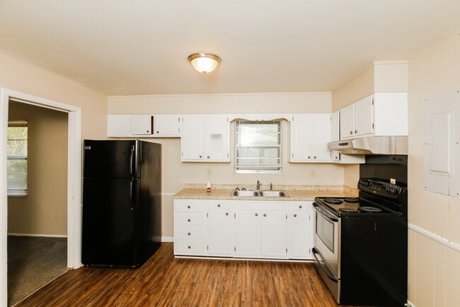 Building Photo - 2403 Yorkshire Cir SW