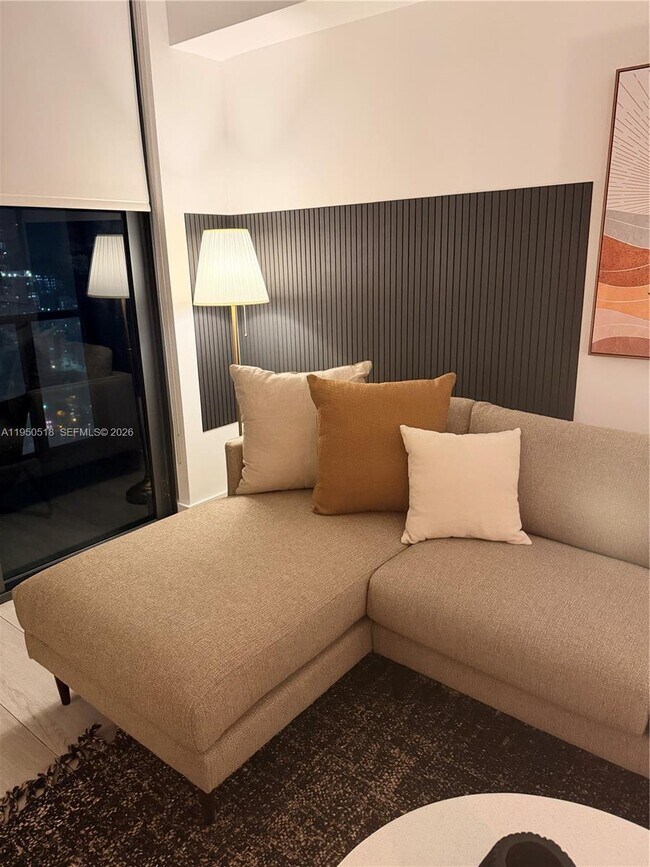 Foto del edificio - 121 NE 34th St