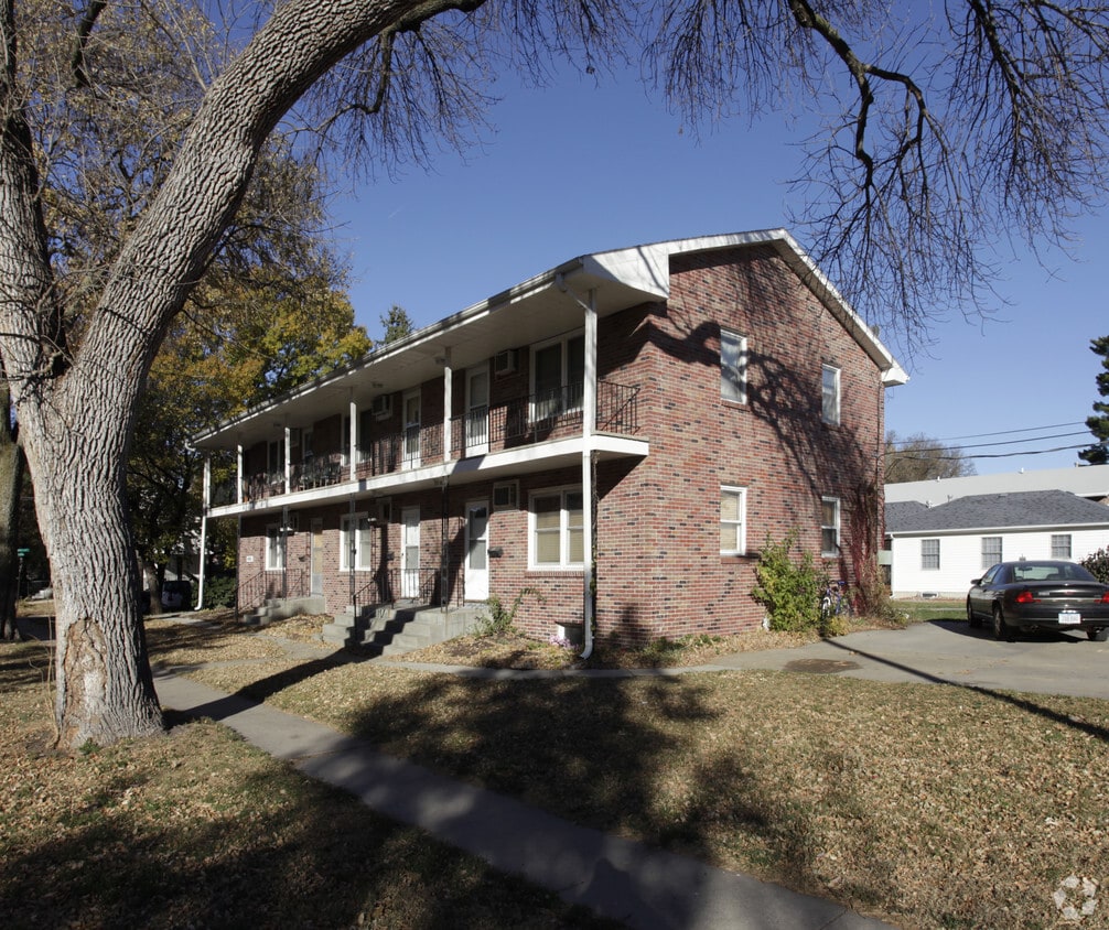 Primary Photo - 4900 Huntington Ave