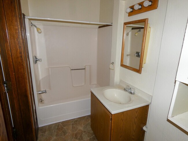 Foto del edificio - 15 E Main St