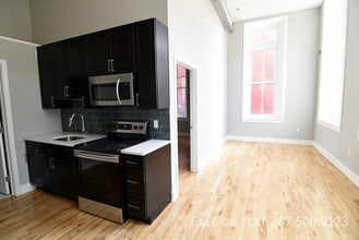 Building Photo - 1523 W Girard Ave