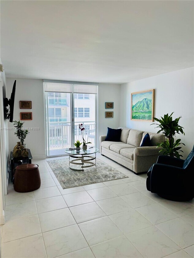 Foto principal - 6969 Collins Ave