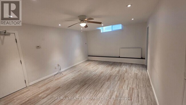 Photo du bâtiment - 142 Emerald St S