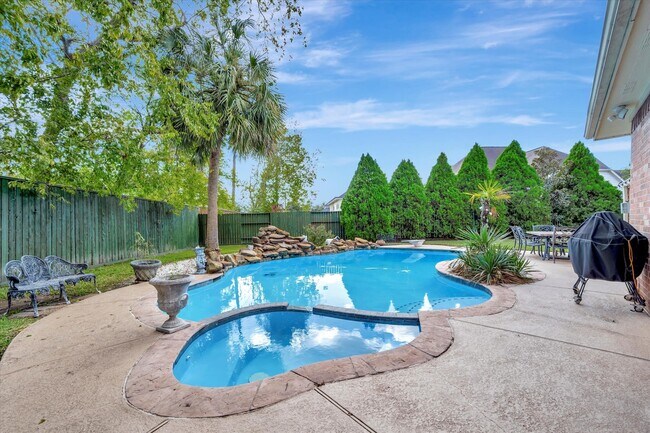 Foto del edificio - 1639 Lakeside Enclave Dr