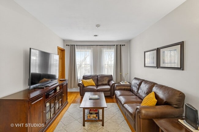 Foto del edificio - 5929 W Leland Ave
